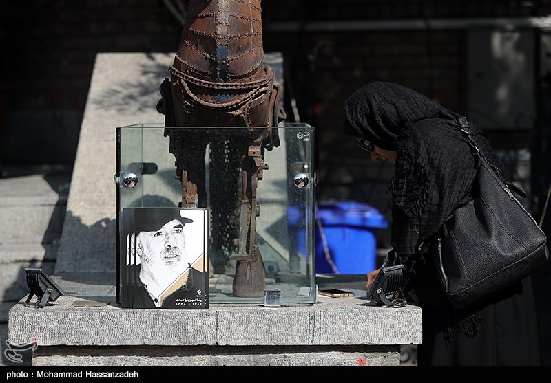 تشییع پیکر رضا امیریار احمدی مجسمه‌ساز پیشکسوت