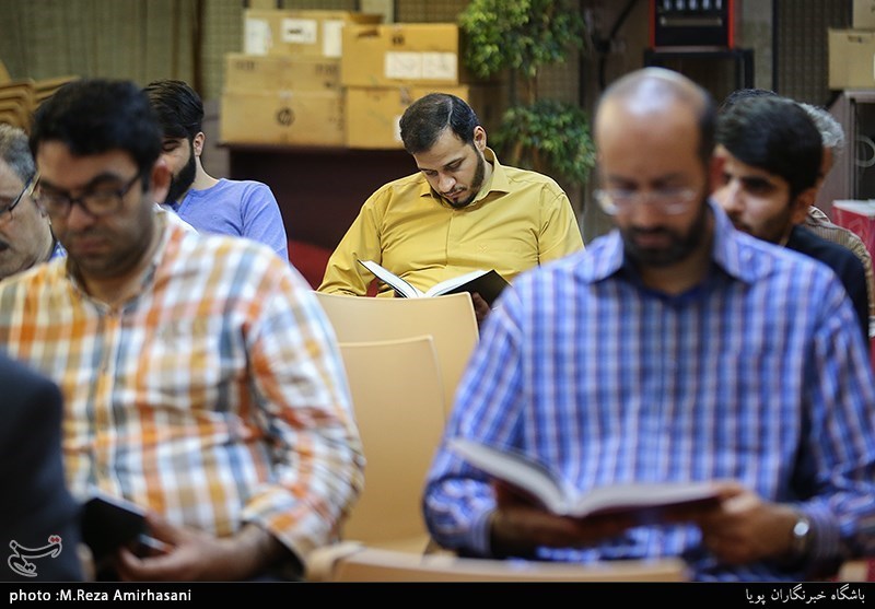 کرسی تلاوت تسنیم