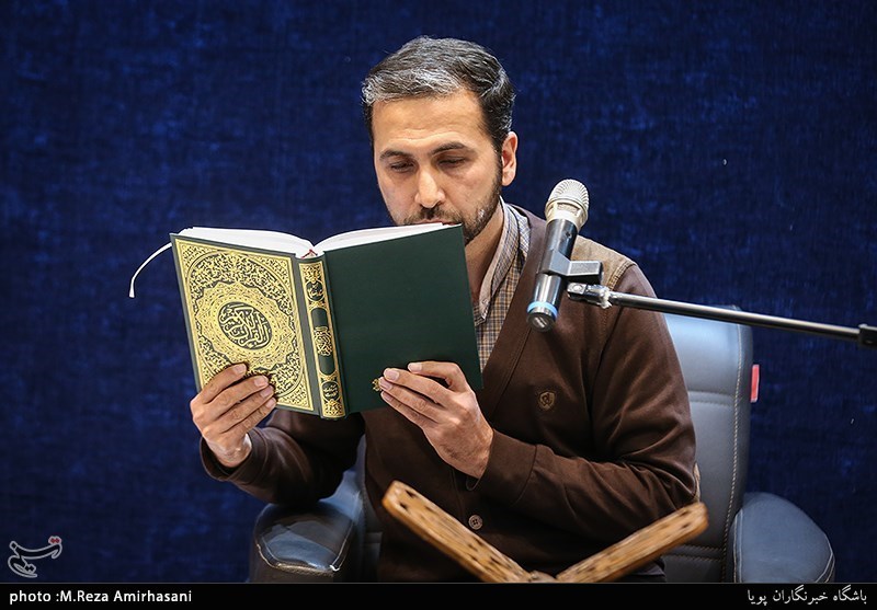 کرسی تلاوت تسنیم