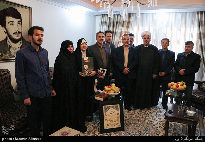 دیدار جامعه قرآنی با خانواده شهید کاوه