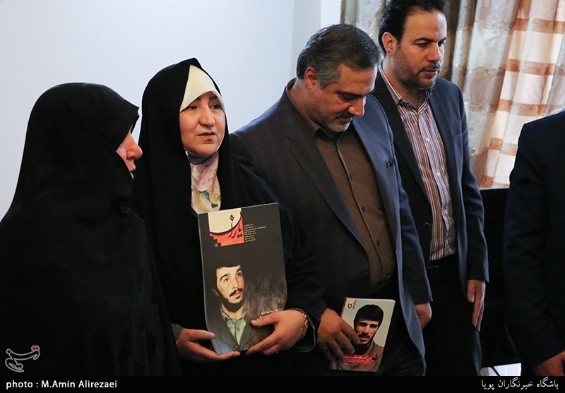دیدار جامعه قرآنی با خانواده شهید کاوه