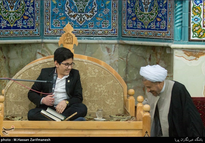 کرسی تلاوت آستان قدس رضوی