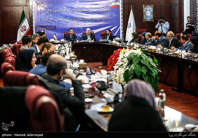 نشست امید علی پارسا رییس مرکز آمار ایران و سیدحسین میرشجاعیان حسینی معاون اقتصادی وزارت امور اقتصادی و دارایی