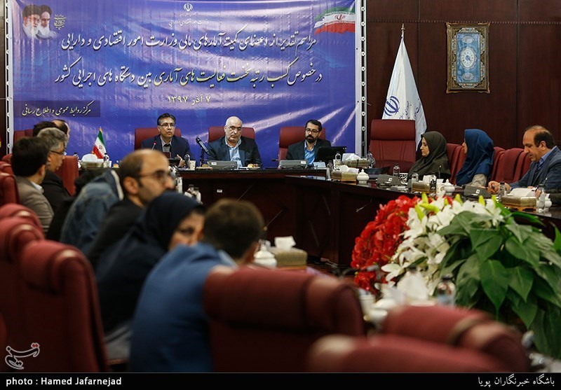 نشست امید علی پارسا رییس مرکز آمار ایران و سیدحسین میرشجاعیان حسینی معاون اقتصادی وزارت امور اقتصادی و دارایی