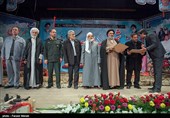 تجلیل از خانواده شهدای حادثه تروریستی مریوان 