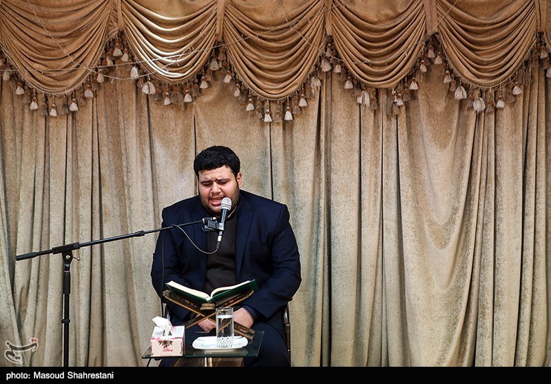 کرسی تلاوت تسنیم