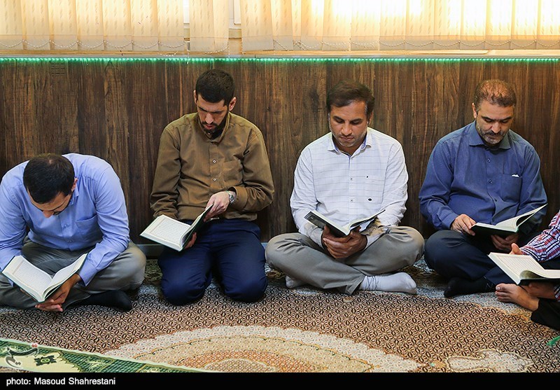 کرسی تلاوت تسنیم