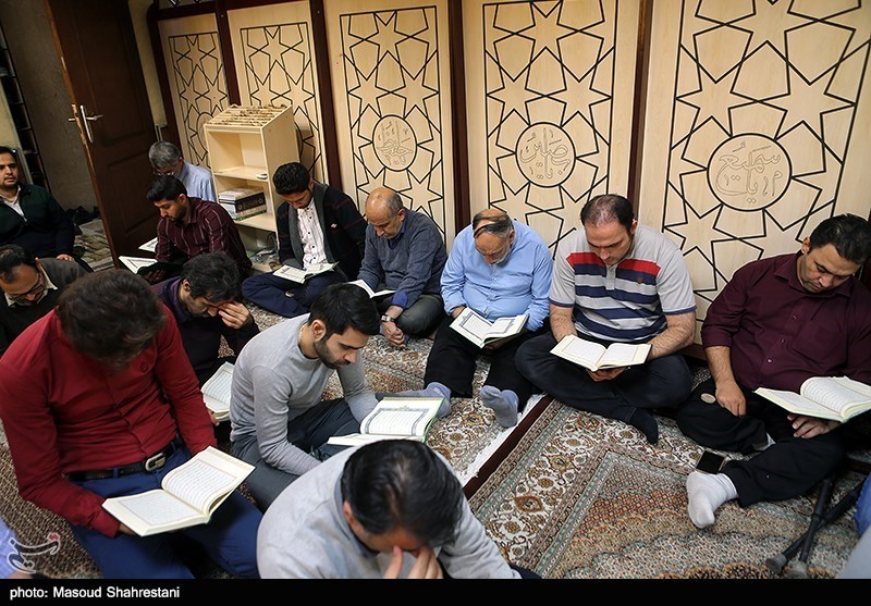 کرسی تلاوت تسنیم