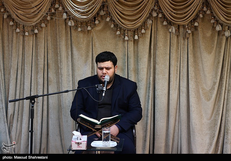 کرسی تلاوت تسنیم