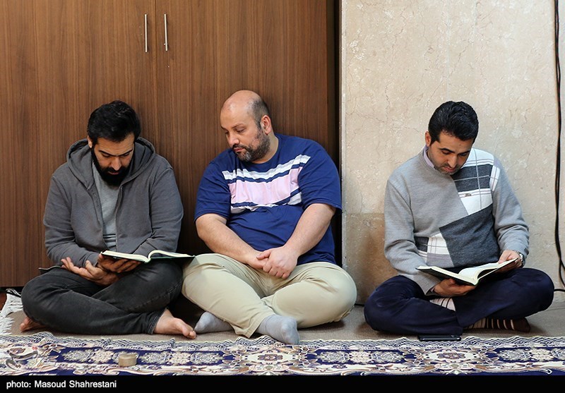 کرسی تلاوت تسنیم