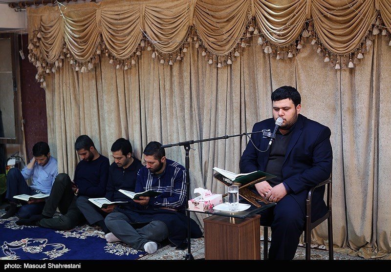 کرسی تلاوت تسنیم