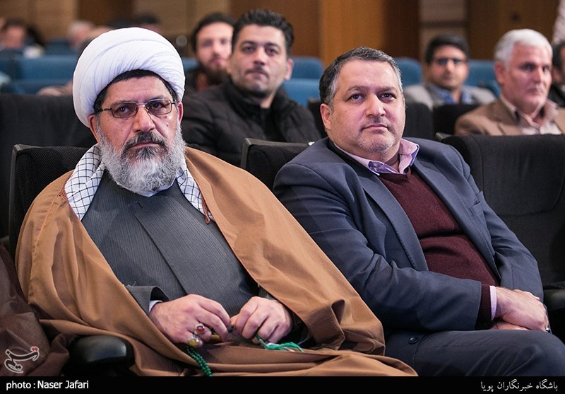 علیرضا تابش و  حجت‌الاسلام‌ والمسلمین علی شیرازی در آیین رونمایی از مستند پرتره مرتضی سرهنگی