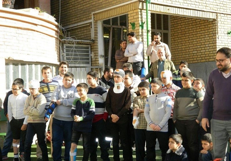 مانور مقابله با حوادث غیرمترقبه در دبستان "رفاه" برگزار شد