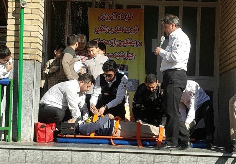 مانور مقابله با حوادث غیرمترقبه در دبستان "رفاه" برگزار شد