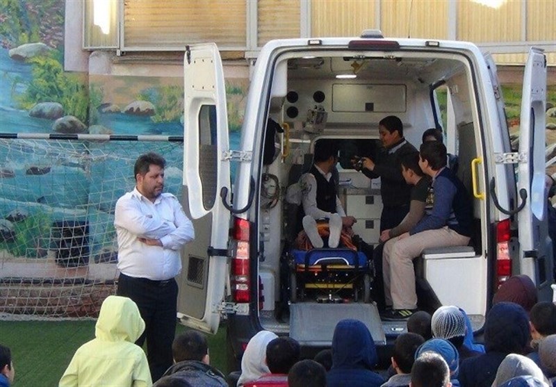 مانور مقابله با حوادث غیرمترقبه در دبستان "رفاه" برگزار شد