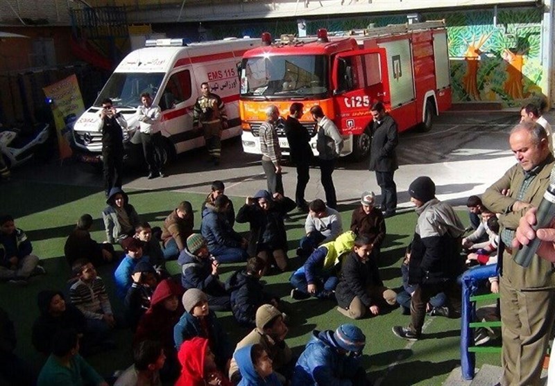 مانور مقابله با حوادث غیرمترقبه در دبستان "رفاه" برگزار شد