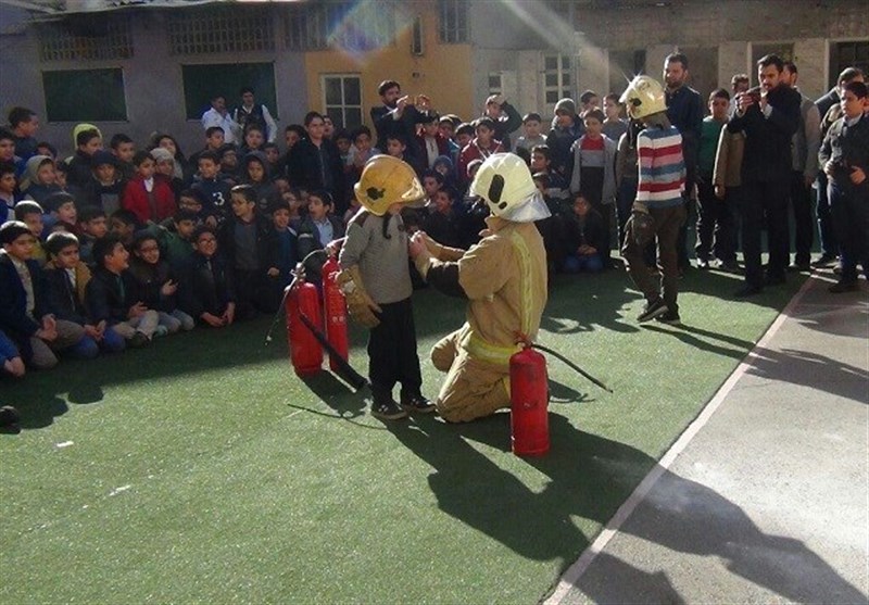 مانور مقابله با حوادث غیرمترقبه در دبستان "رفاه" برگزار شد