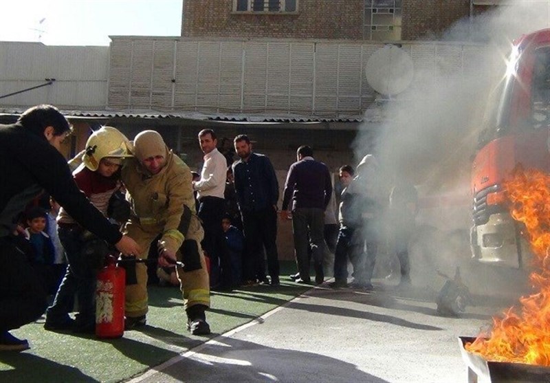 مانور مقابله با حوادث غیرمترقبه در دبستان "رفاه" برگزار شد