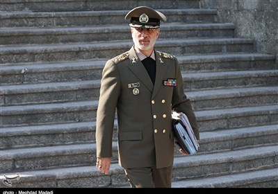 قائد الجيش الايراني: جميع قوات الامن جاهزة لاحباط مؤامرات الاعداء