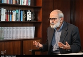 شریعتمداری: محاصره دریایی آمریکا مصداق دزدی دریایی است