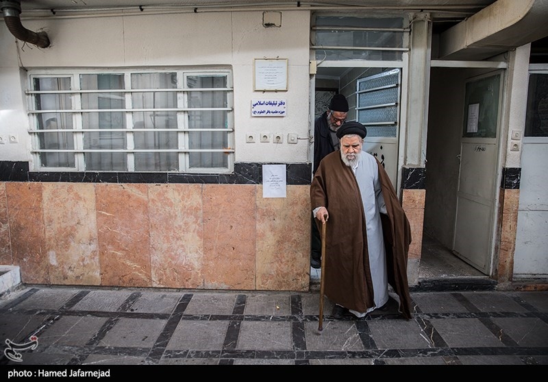 آیت‌الله سیدمحمود مجد مدیر‌حوزه علمیه باقرالعلوم(ع) و از شاگردان امام خمینی(ره) و آیت الله بروجردی(ره)