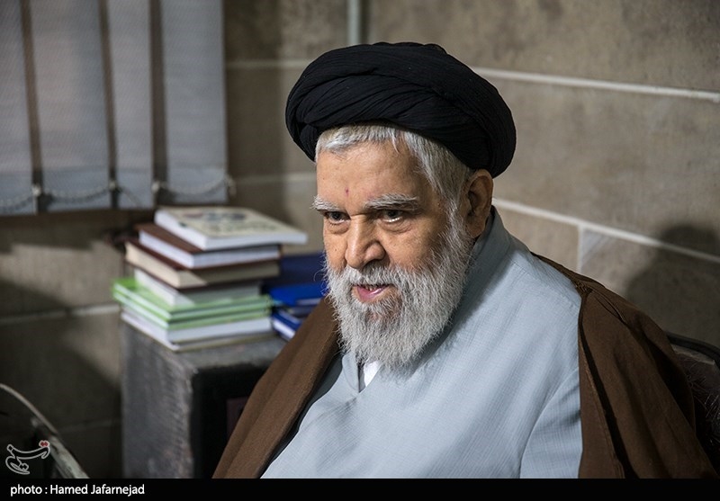 آیت‌الله سیدمحمود مجد مدیر‌حوزه علمیه باقرالعلوم(ع) و از شاگردان امام خمینی(ره) و آیت الله بروجردی(ره)