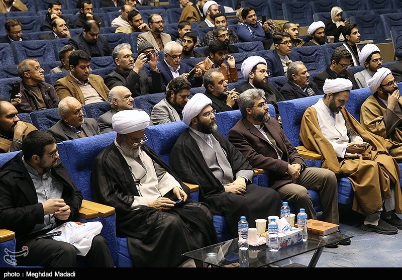 آیین رونمائی از ترجمه اصول کافی به‌ قلم استاد حسین انصاریان