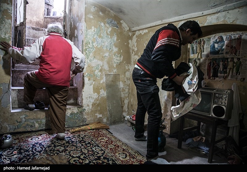 دستگیری خرده فروشان مواد مخدر و معتادان محله های شوش،هرندی و مولوی توسط ماموران نیروی انتظامی