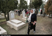 عطرافشانی و گلباران مزار شهدای ادیان توحیدی با حضور خانواده معظم شهدای ارمنی، کلیمی، زرتشتی و آشوری در آرامستان زرتشتیان تهران