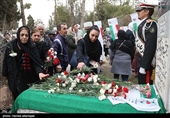 عطرافشانی و گلباران مزار شهدای ادیان توحیدی با حضور خانواده معظم شهدای ارمنی، کلیمی، زرتشتی و آشوری در آرامستان زرتشتیان تهران