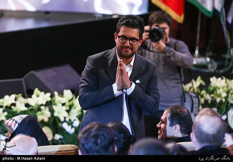 حامد بهداد بازیکر فیلم‌های قصر شیرین و جان‌دار در مراسم اختتامیه سی‌وهفتمین جشنواره فیلم فجر