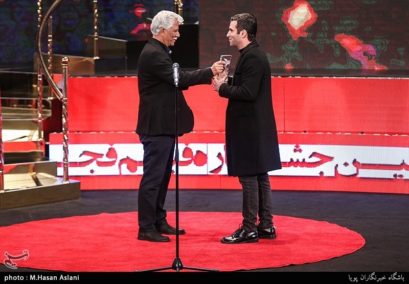 اهداء سیمرغ بلورین بهترین بازیگر نقش اول مرد سی‌وهفتمین جشنواره فیلم فجر به هوتن شکیبا برای فیلم «شبی که ماه کامل شد»