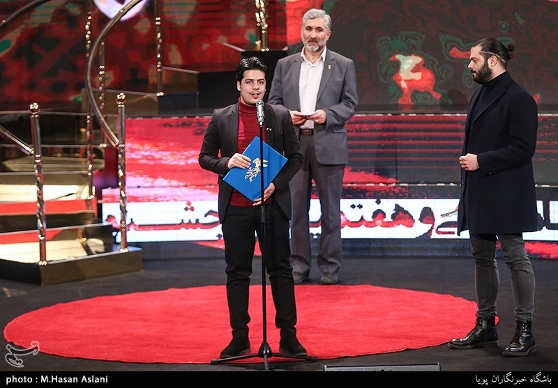 اهداء سیمرغ بلورین بهترین انیمیشن سی‌وهفتمین جشنواره فیلم فجر به اشکان رهگذر برای انیمیشن «آخرین داستان»