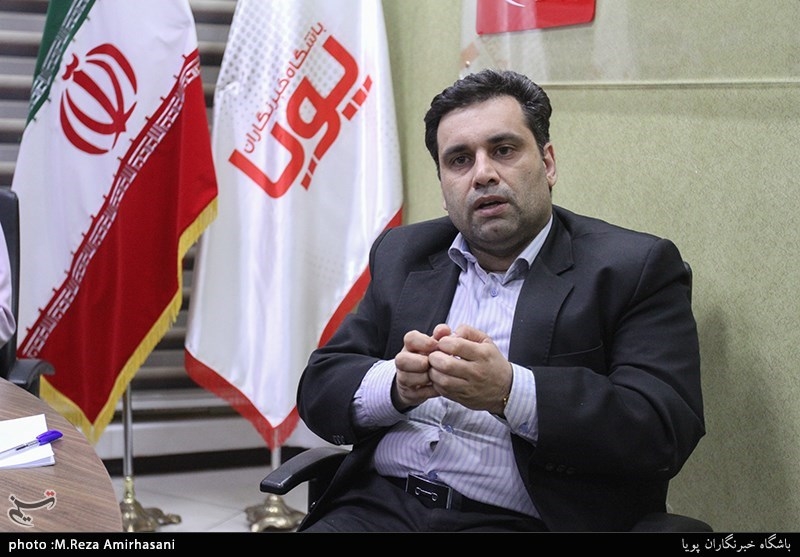 همایون دارابی کارشناس بازار سرمایه در نشست بررسی عرضه نفت در بورس انرژی