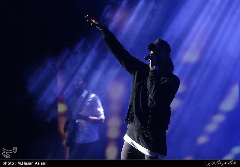 کنسرت موسیقی ماکان بند