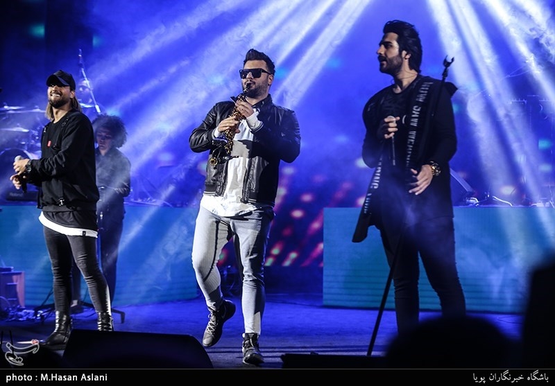 کنسرت موسیقی ماکان بند