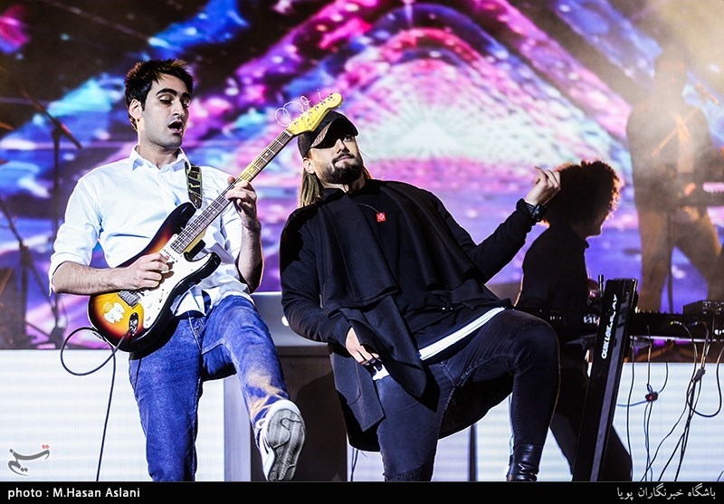 کنسرت موسیقی ماکان بند