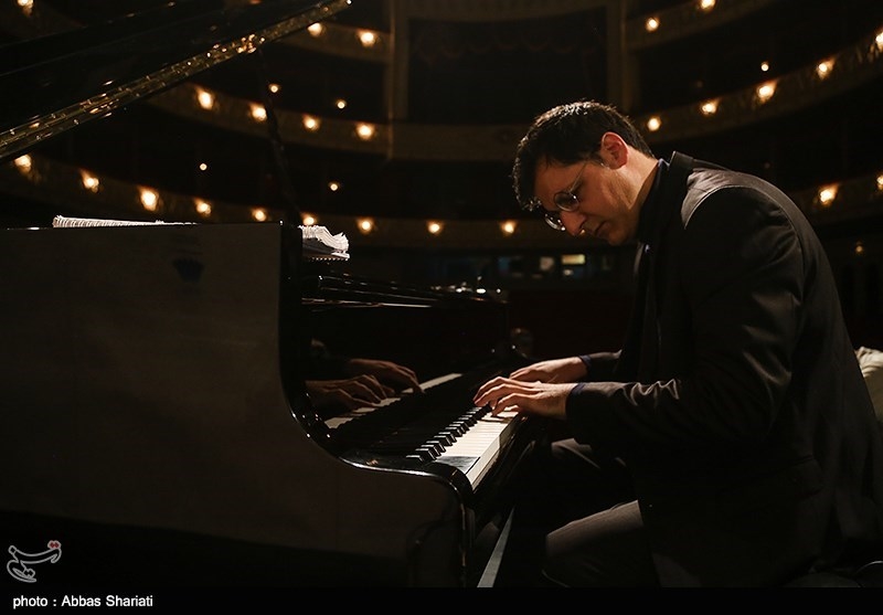 تکنوازی پیانو هوشیار خیام در تالار وحدت