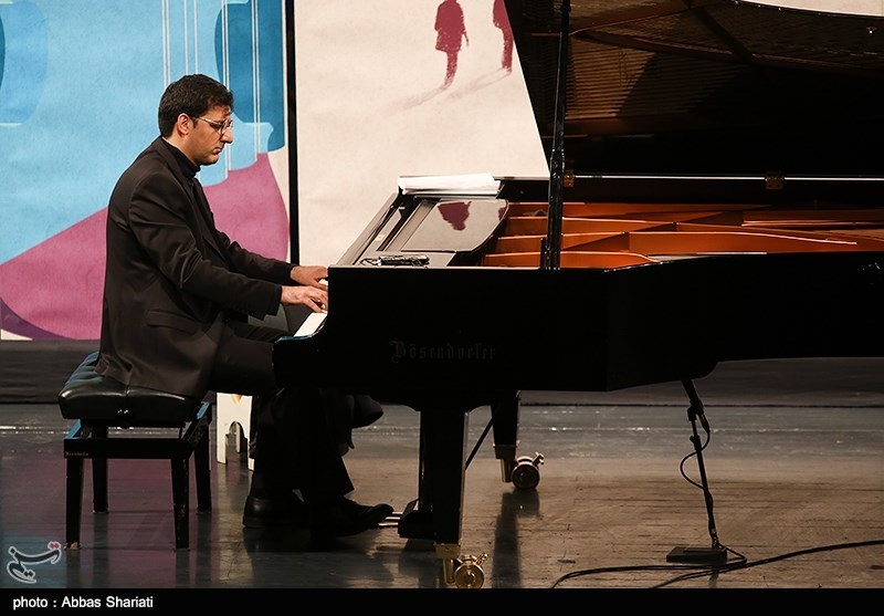 تکنوازی پیانو هوشیار خیام در تالار وحدت
