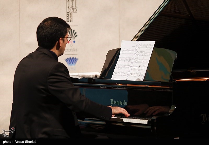 تکنوازی پیانو هوشیار خیام در تالار وحدت