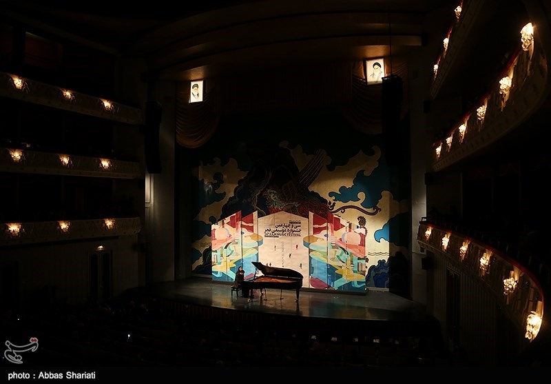 تکنوازی پیانو هوشیار خیام در تالار وحدت