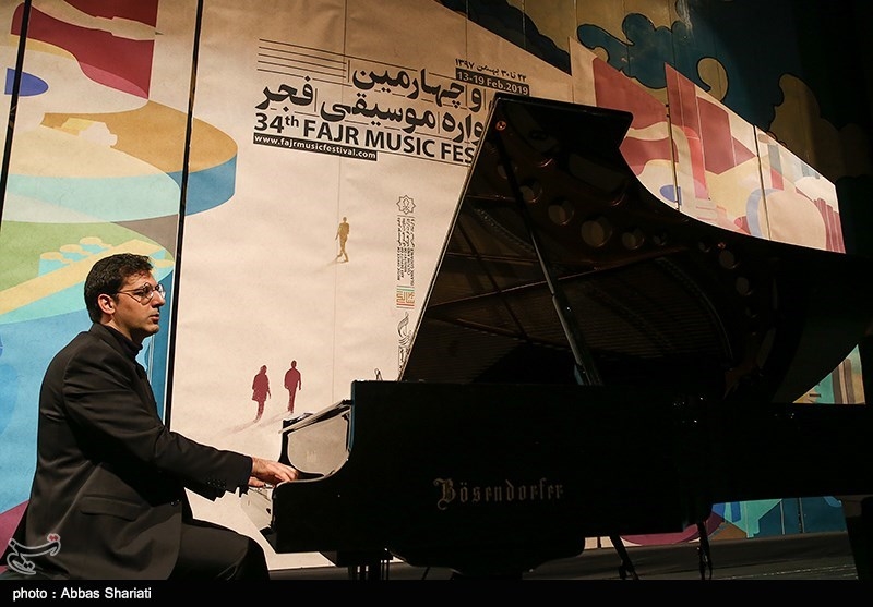 تکنوازی پیانو هوشیار خیام در تالار وحدت