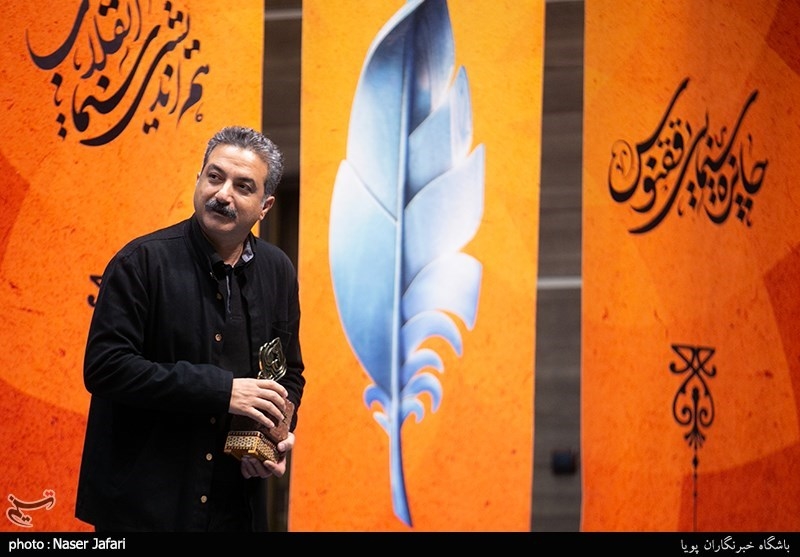 تقدیر از مهدی جعفری در اختتامیه هشتمین جایزه سینمایی ققنوس