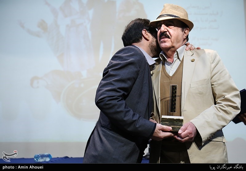 نکوداشت منوچهر آذری بازیگر و گوینده طناز ایرانی