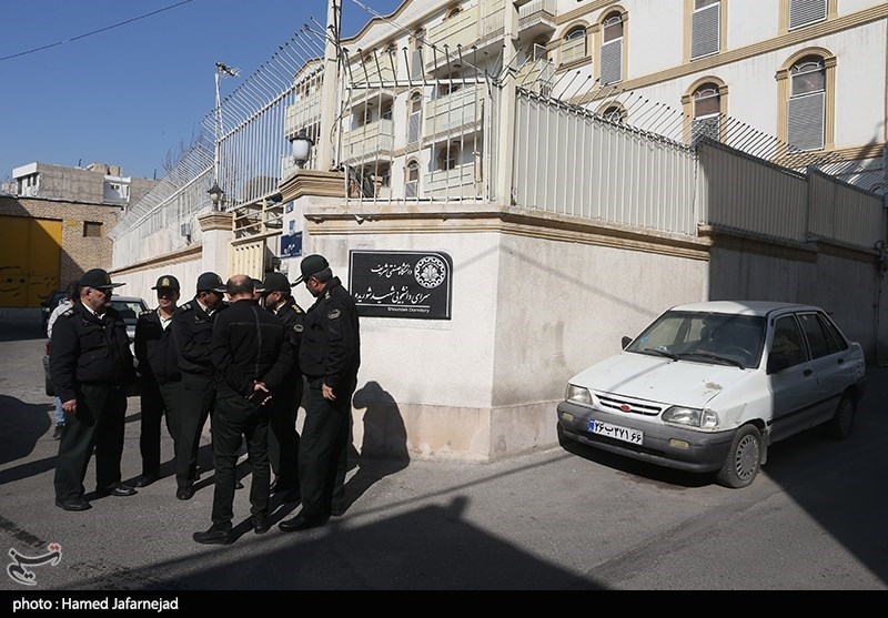 پاکسازی معابر اطراف دانشگاه شریف از معتادان متجاهر