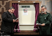 رونمایی از ویژه‌نامه جشنواره سلمان فارسی توسط سردار امیرعلی حاجی‌زاده فرمانده نیروی هوافضای سپاه و سردار غلامرضا جلالی رئیس سازمان پدافند غیرعامل