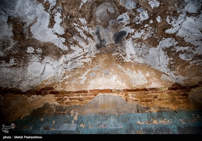 فت سفید در ۳۶ کیلومتری شهرستان هفتکل و ۵۵ کیلومتری اهواز در استان خوزستان قرار دارد که در سال ۱۹۳۸ میلادی مصادف با ۱۳۱۷ خورشیدی اولین میدان عظیم نفتی در آن کشف شدتصویر