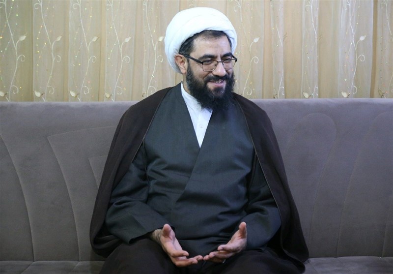 نماینده ولی فقیه در استان و امام جمعه جدید همدان  به مقام شهدا‌ ادای احترام کرد