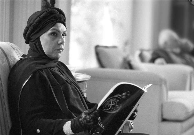 بر سر دو راهی