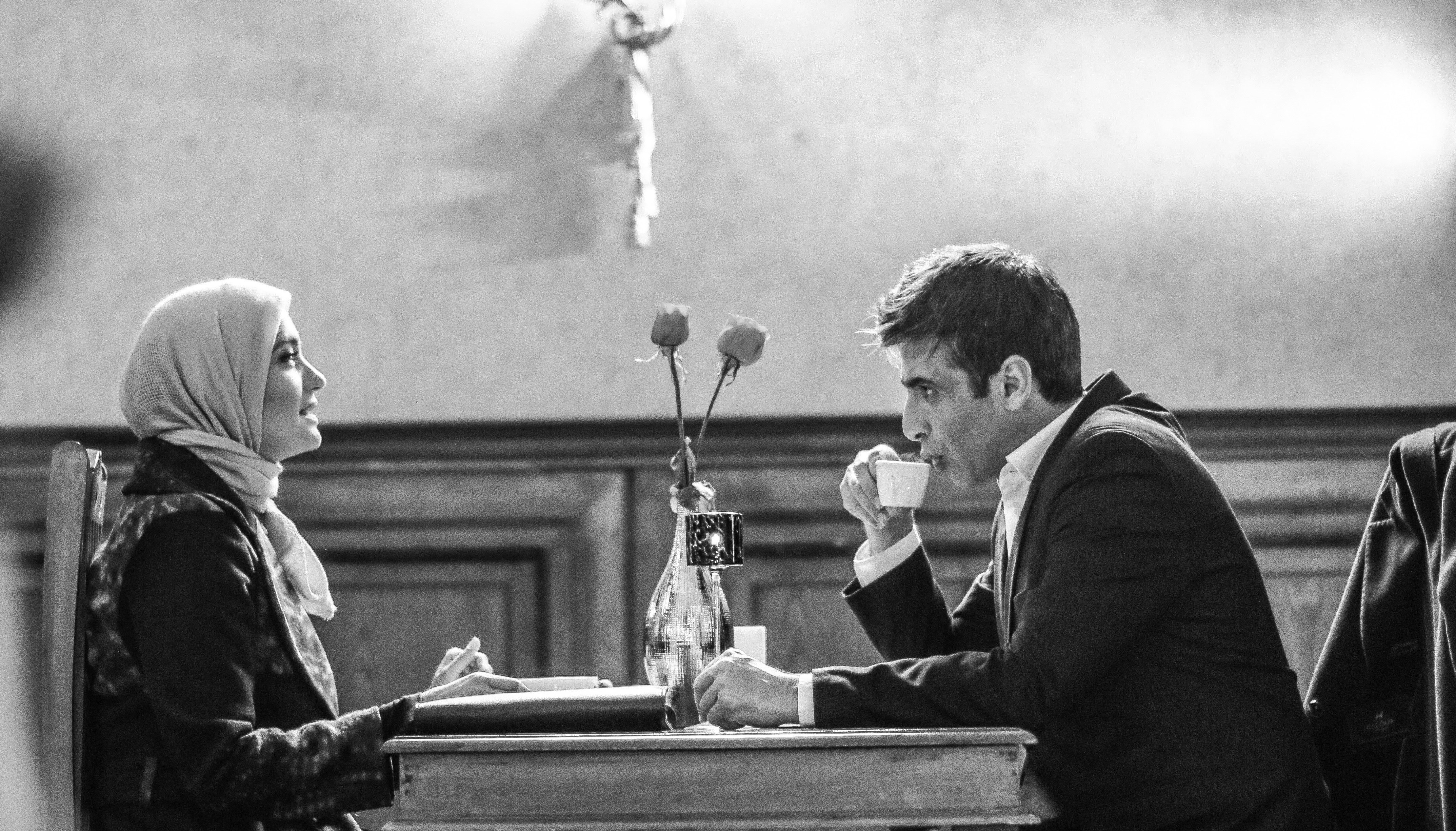 بر سر دو راهی